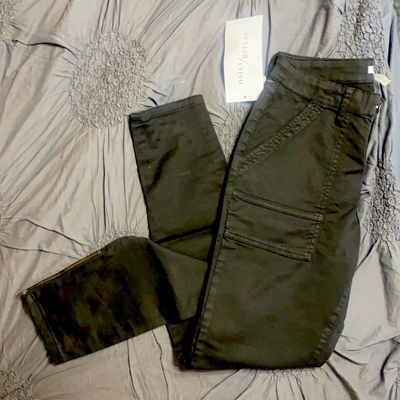 daily Ritual Pants - Daily ritual, skinny, sz 6 cute zip detail @leg